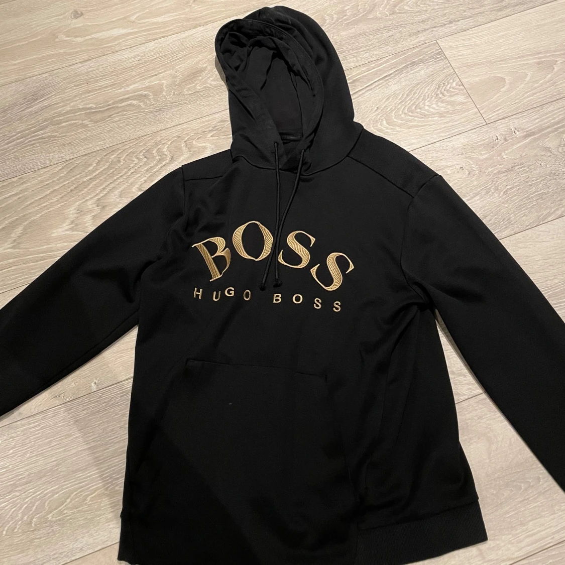 Svart hoodie från Hugo Boss