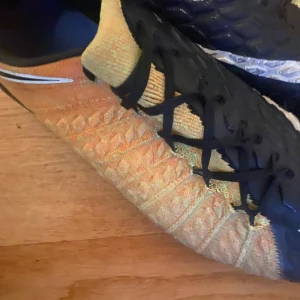 Nike hypervenom phantom III 💛 - Otroligt sällsynta hypervenom skor, använda max 3 ggr. Ej orginal sula inuti skon. Inga skam bud!