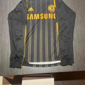 Chelsea longsleeve  - Perfekt skick! Äkta, storlek 164!rekommenderar starkt!!! Hör av dig vid minsta lilla fundering 