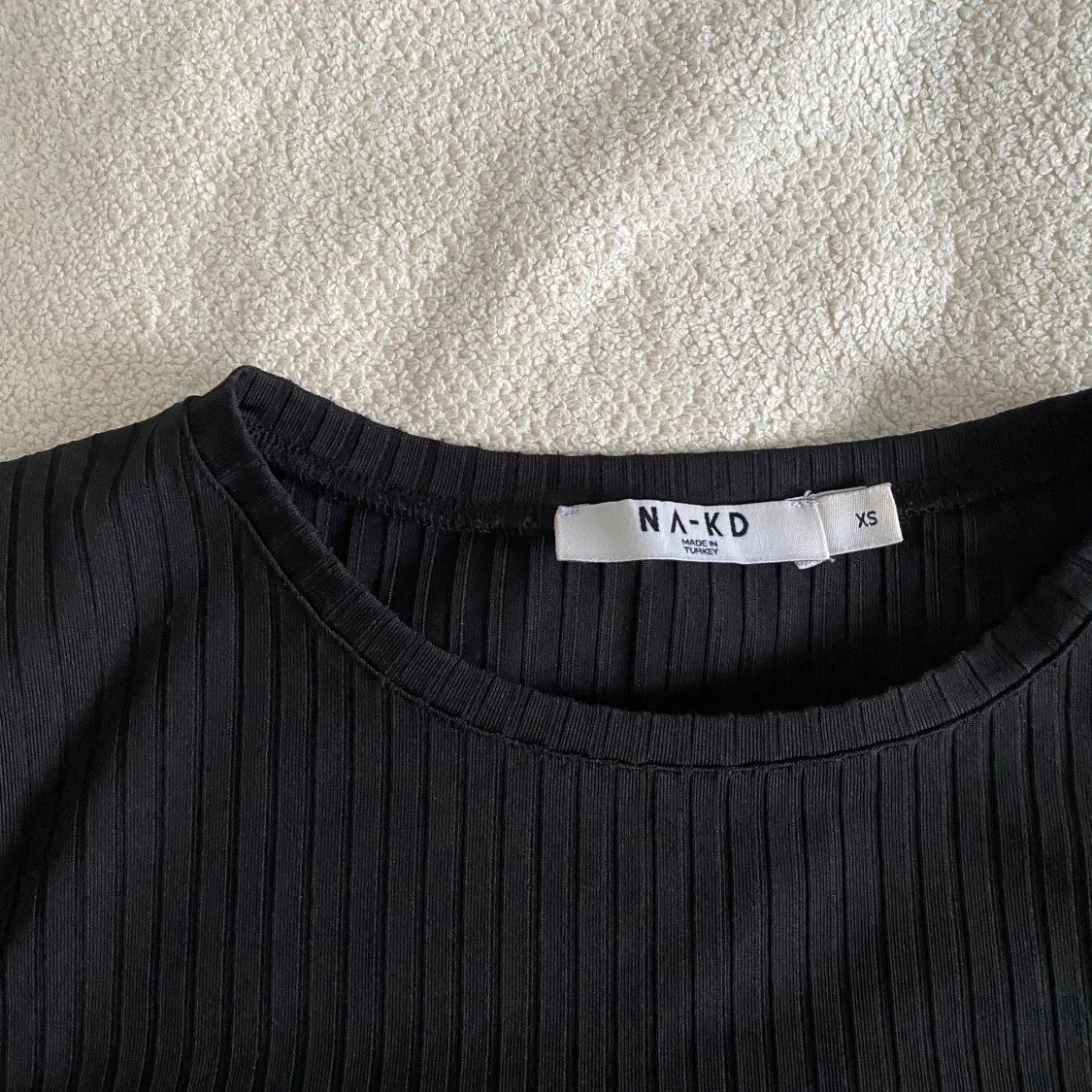 Svart ribbad topp från NA-KD - 2