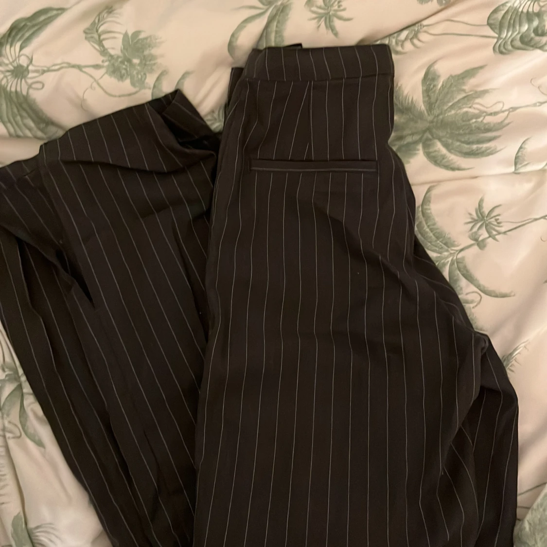 Svarta randiga kostymbyxor - 2