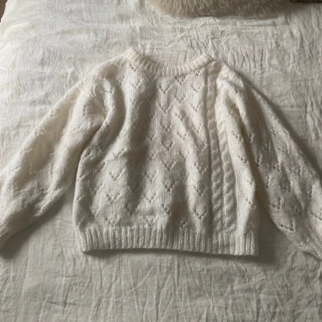 Vit stickad tröja - 1