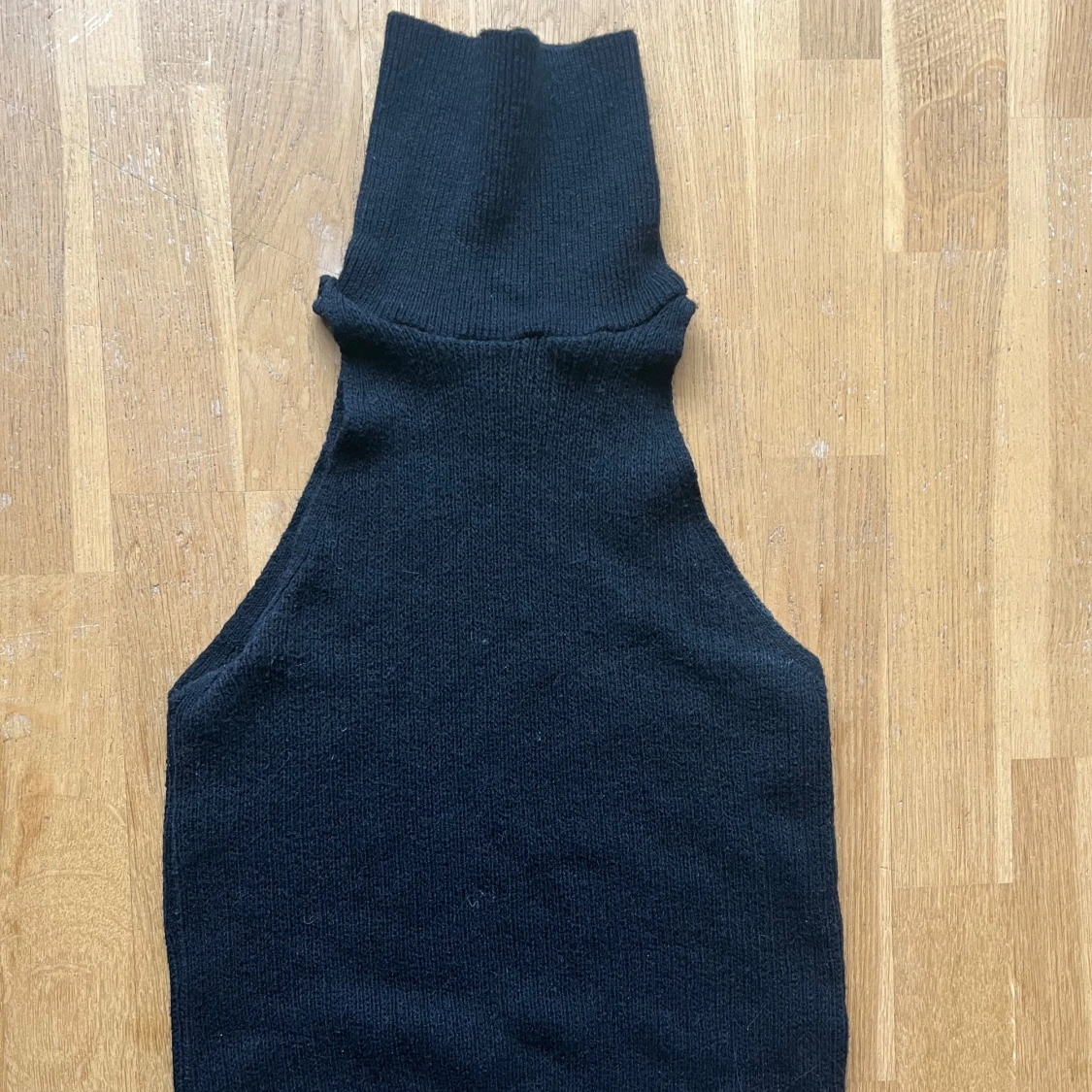 Stickad halterneck topp - 1