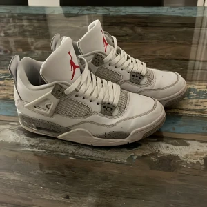 Jordan 4s oreo - Jordan 4s i bra skick t salu för 2000kr, har ej kvar box o kvitto då det var ett tag sen jag köpte de.