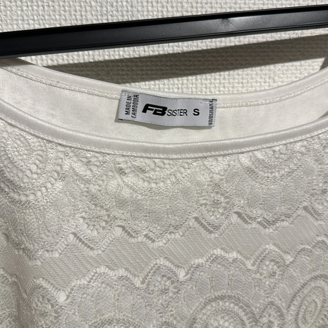 Vit spetslinne från FB Sister - 2