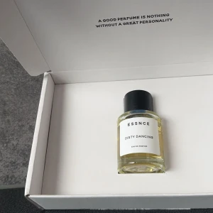 Essnce parfym - En helt ny parfym ifrån Essnce. Doften ”dirty dancing”. Endast luktad på💕