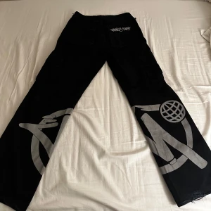 Minus Twø byxor  - Säljer mina Minus Two-byxor. Jag har använt dem en del, men de är fortfarande i bra skick. Anledningen till att jag säljer dem är att jag inte använder dem längre.