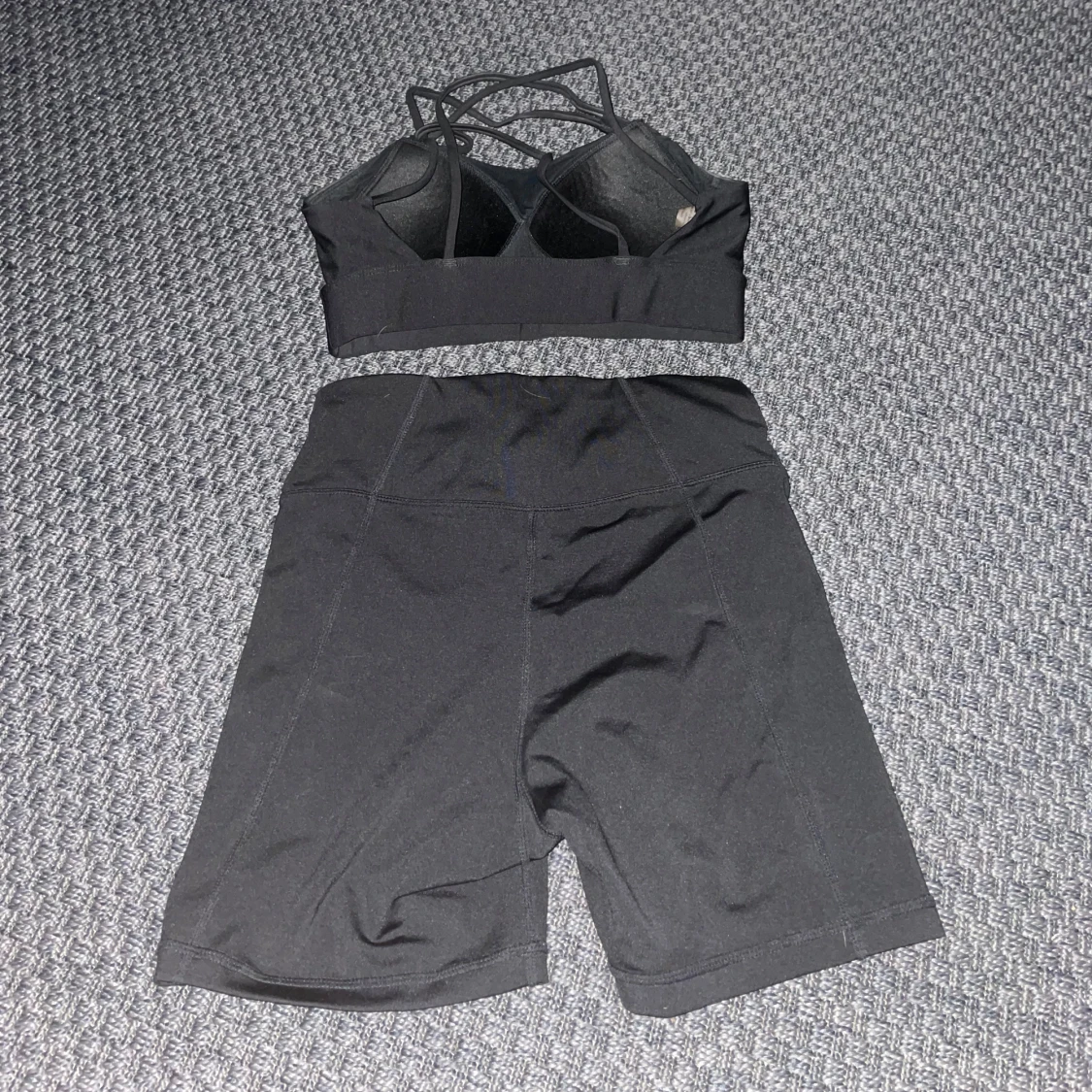 Svart träningsset från STRONGER - 90