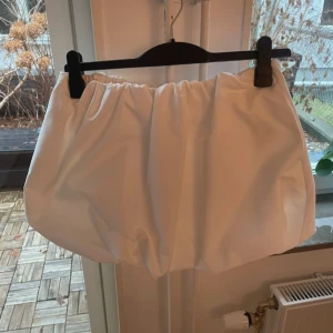 Ballongkjol - Så fin ballongkjol! Perfekt på middag / fest💘💘stretchiga så passar mindre och större strl 