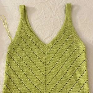  stickad linnetopp från Amisu  - Snygg stickad linnetopp från Amisu 