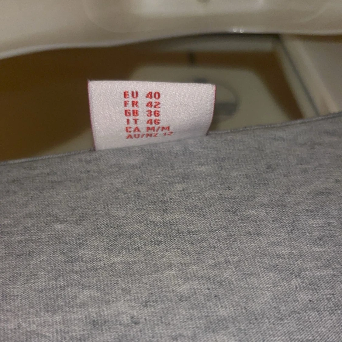 Grå tröja med spetsdetalj från Miss Triumph - 91