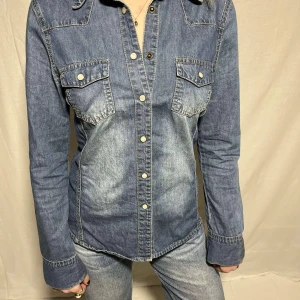 Jensskjorta - Skitanygg jeansskjorta som passar till allt🙌🏻
