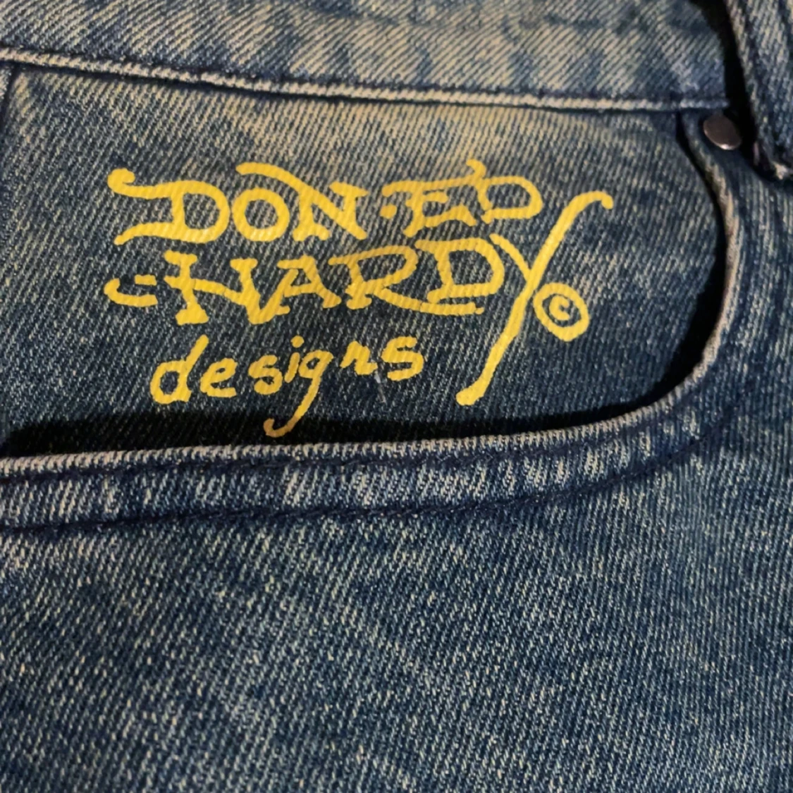 Jeans med drakbroderi från Ed Hardy - 91