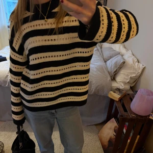 Stickad tröja - Randig stickad tröja från hm, storlek small 💖💖