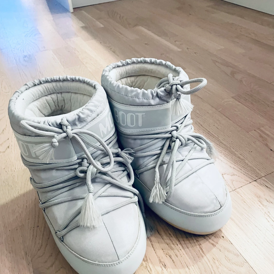 Ljusgrå  Moon Boots