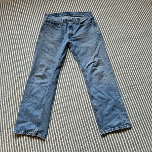 90s vintage red tab Levi's 559 jeans - dm for measurements 33 30