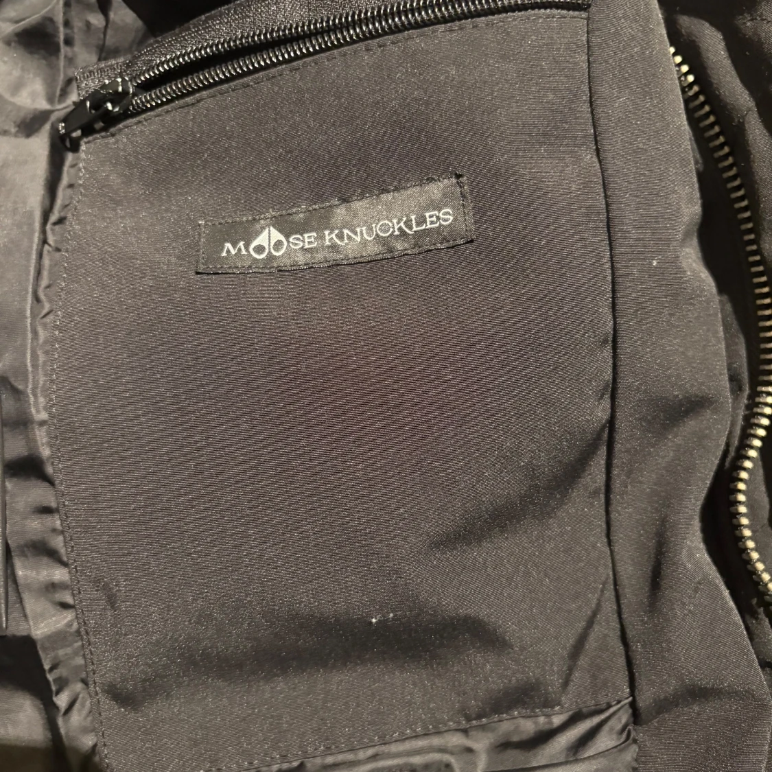 Svart dunjacka från Moose Knuckles - 93