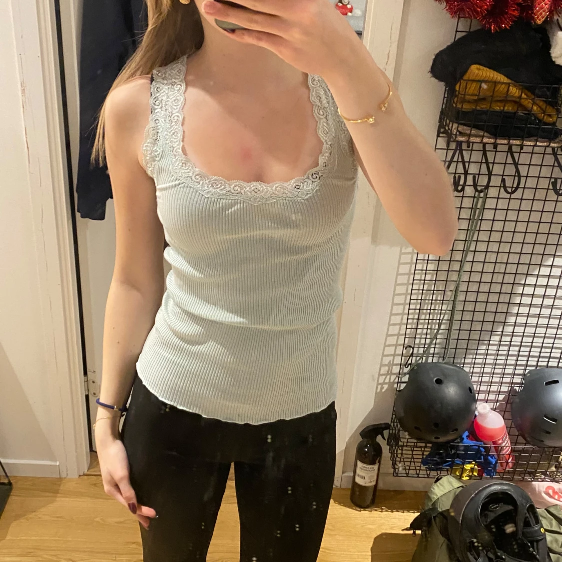 Mint-grön ribbad linnetopp med spetsdetaljer - 91