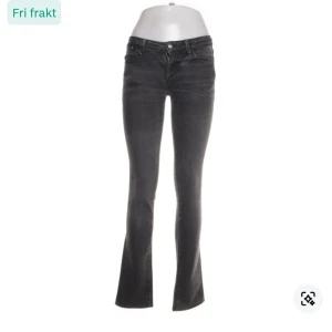 Svarta jeans - Snygga svarta jeans, köpt från sellpy