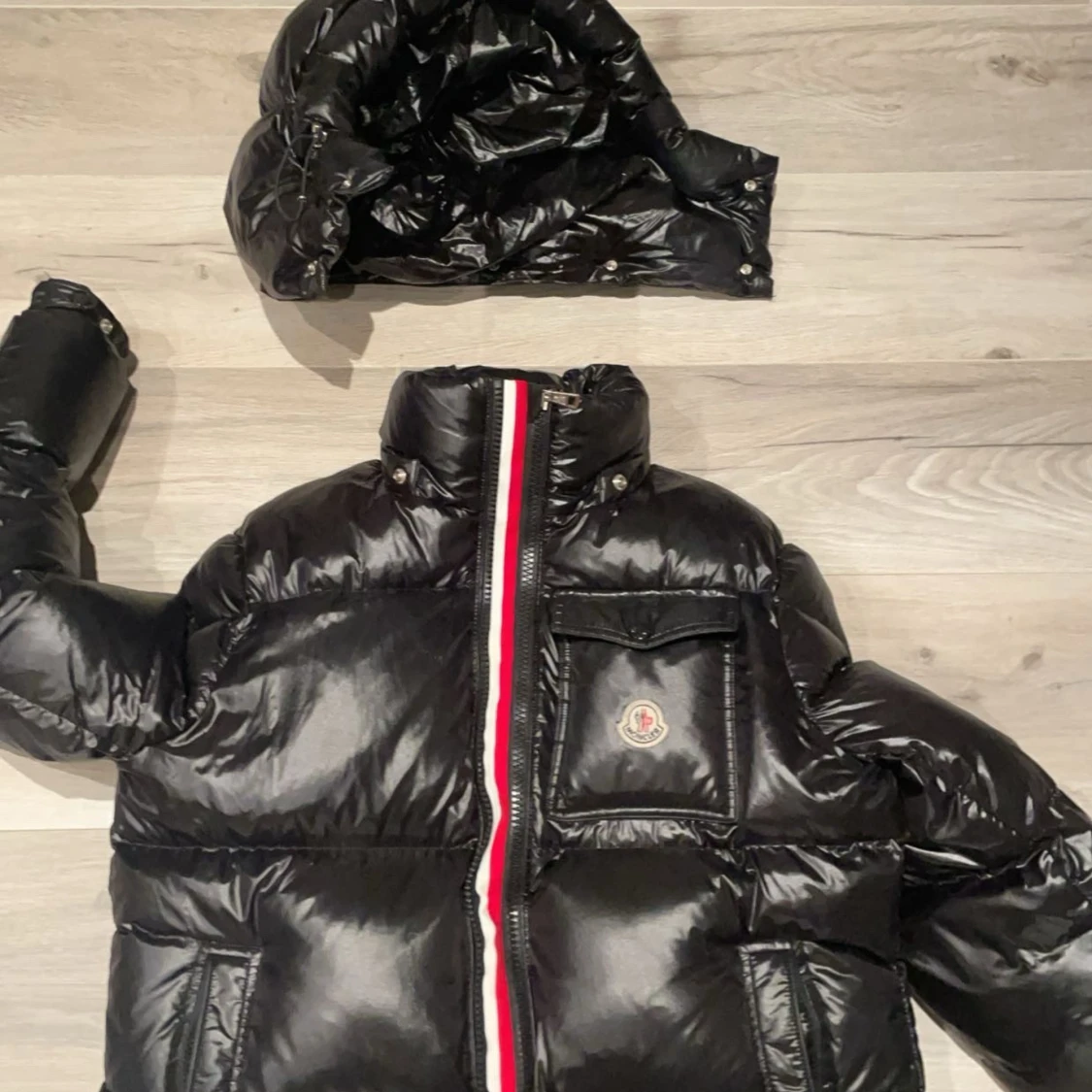 Moncler MONTBELIARD SHORT DOWN JACKET - 90