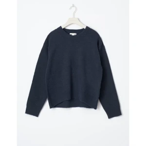 Mörkblå stickad tröja - Mörkblå stickad tröja från Gina, lite nopprig vid armarna men annars i superbra skick❤️ strl 170