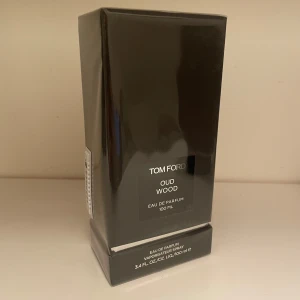 Tom Ford Oud Wood - Tom Ford Oud Wood 100 ml, oöppnad helt ny. Nypris 4000kr vårat pris 1399kr. Vid mer information kontakta oss! ✅
