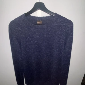 Rose & Born tröja  - helt ny med tag, storlek 48 M passar större nypris 6995kr skriv om ni har funderingar 60 silke 60% cashmere 10% line blandning Pris diskuterbart vid snabb affär