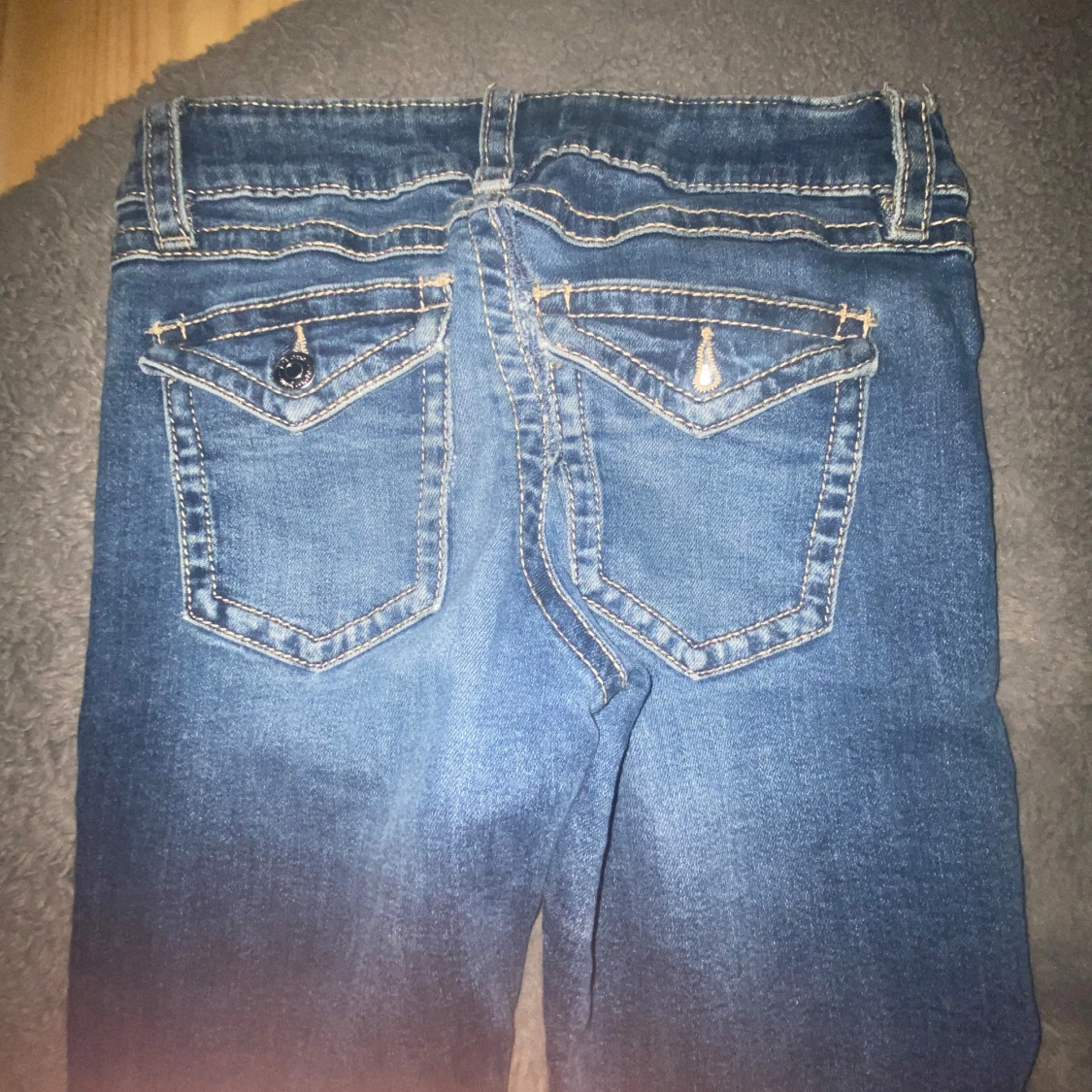 Blå jeans från Gina Tricot - 91