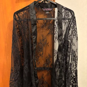 Kimono spets  - Kimono i spets helt ny, jättefin från hunkemöller