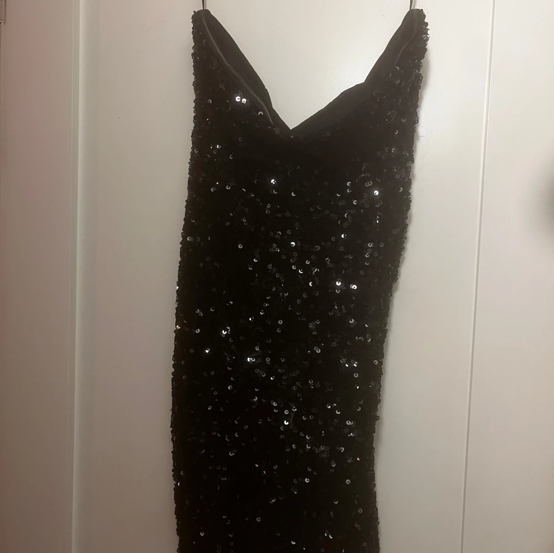 Svart paljettklänning - 91