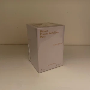 Maison Francis Kurkdjian Grand Soir - Maison Francis Kurkdjian Grand Soir 70 ml, helt ny oöppnad. Nypris 2200kr vårat pris 999kr. Vid mer information kontakta oss! ✅