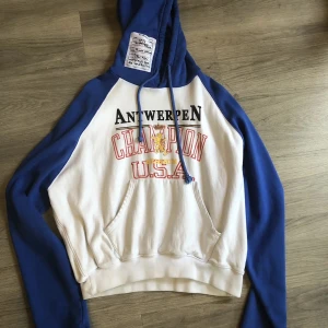 VETEMENTS X CHAMPION - Äkta 10/10 Cond Öppen för byten