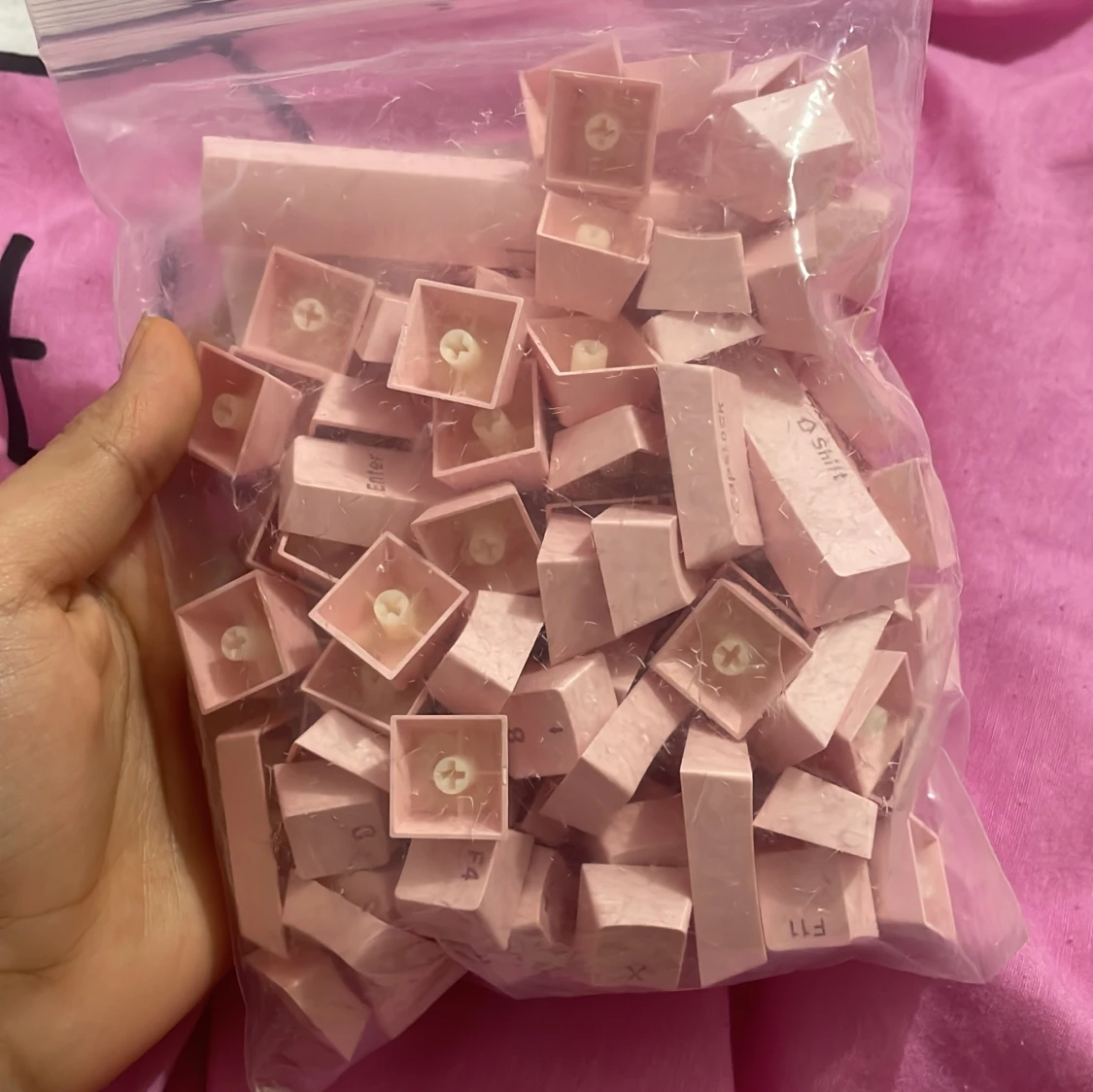 Rosa tangentbordsknappar med rosett