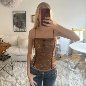 Brun spetstopp - Superfin brun spetstopp med en rosett fram 🎀