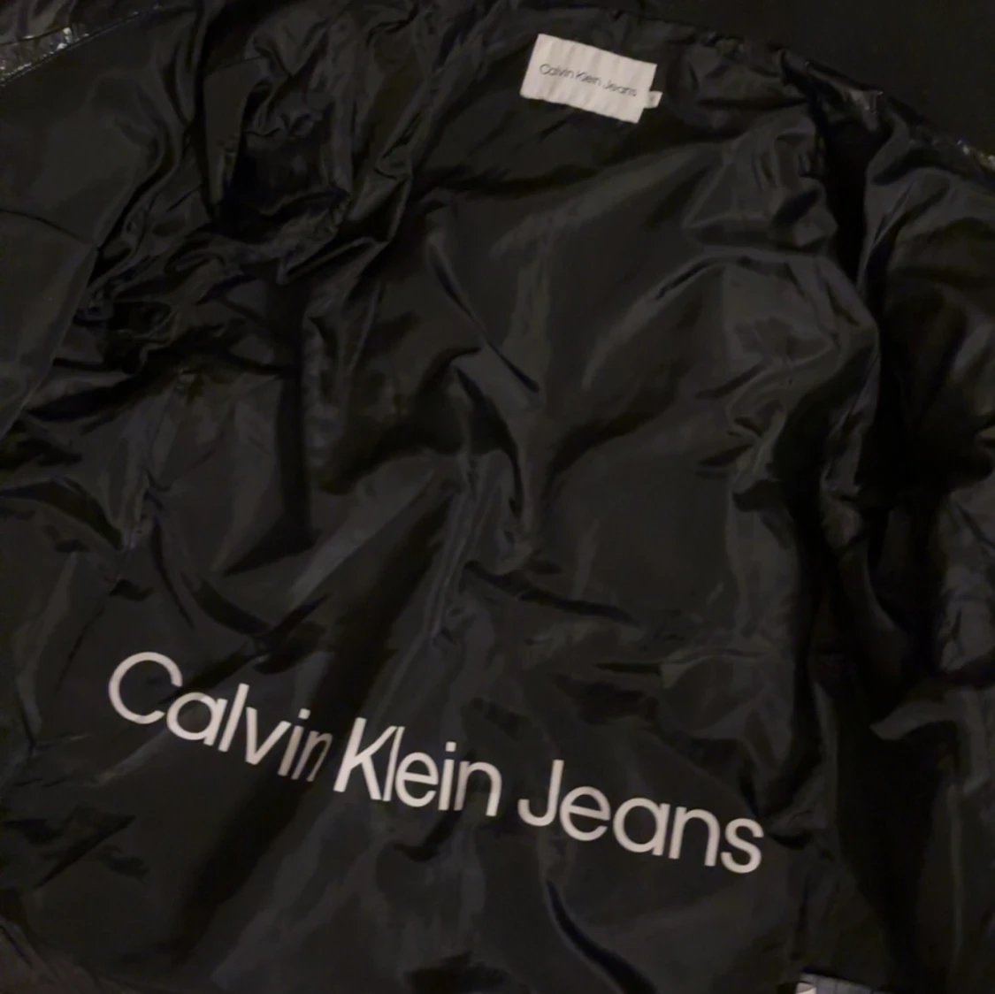 Svart pufferjacka från Calvin Klein - 90
