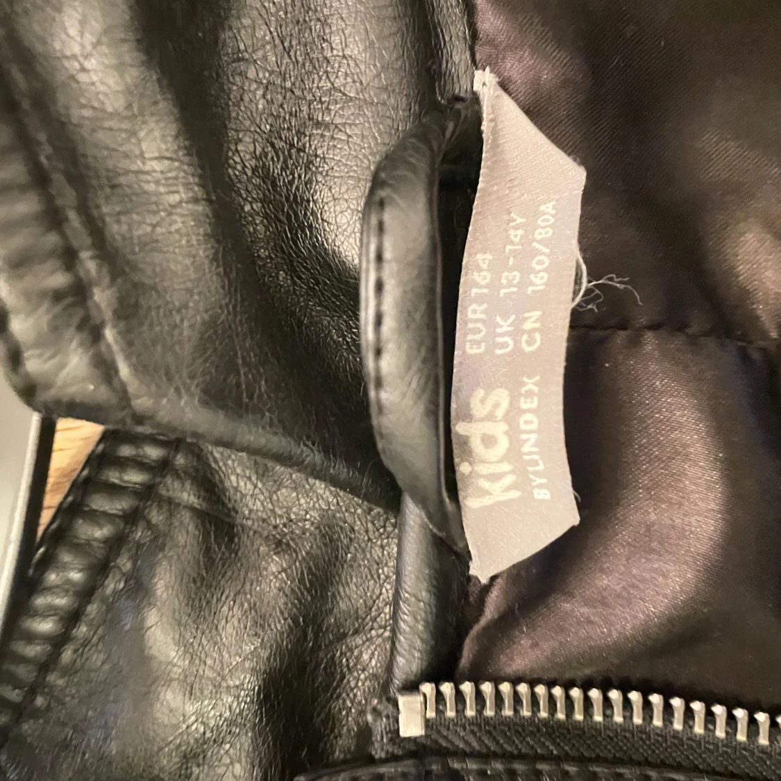 Svart skinnjacka från Lindex  - 90