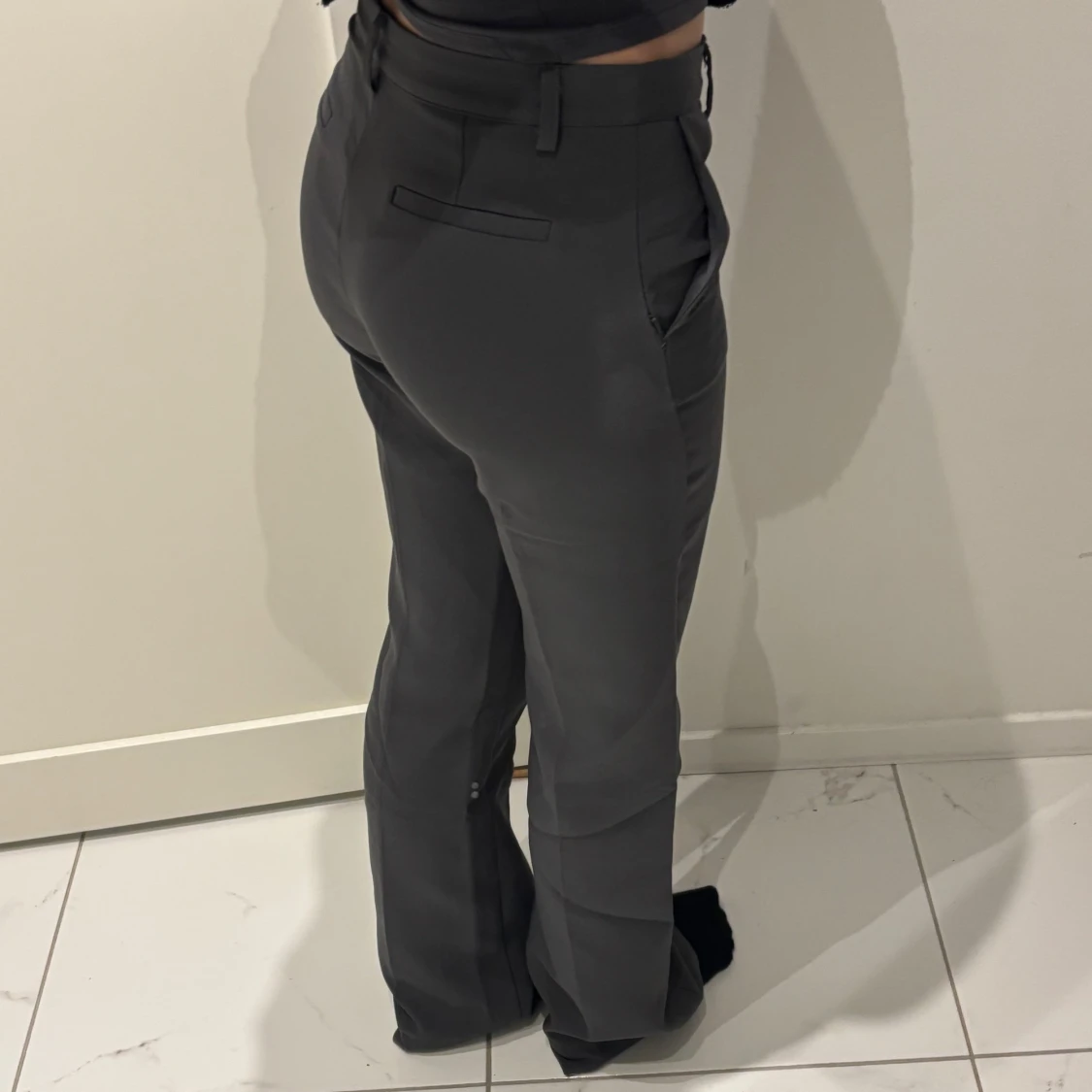 Grå kostymbyxor - 90