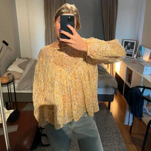Blus - Supersöt blommig blus från s.Oliver i st M (tror jag) med prislapp kvar!
