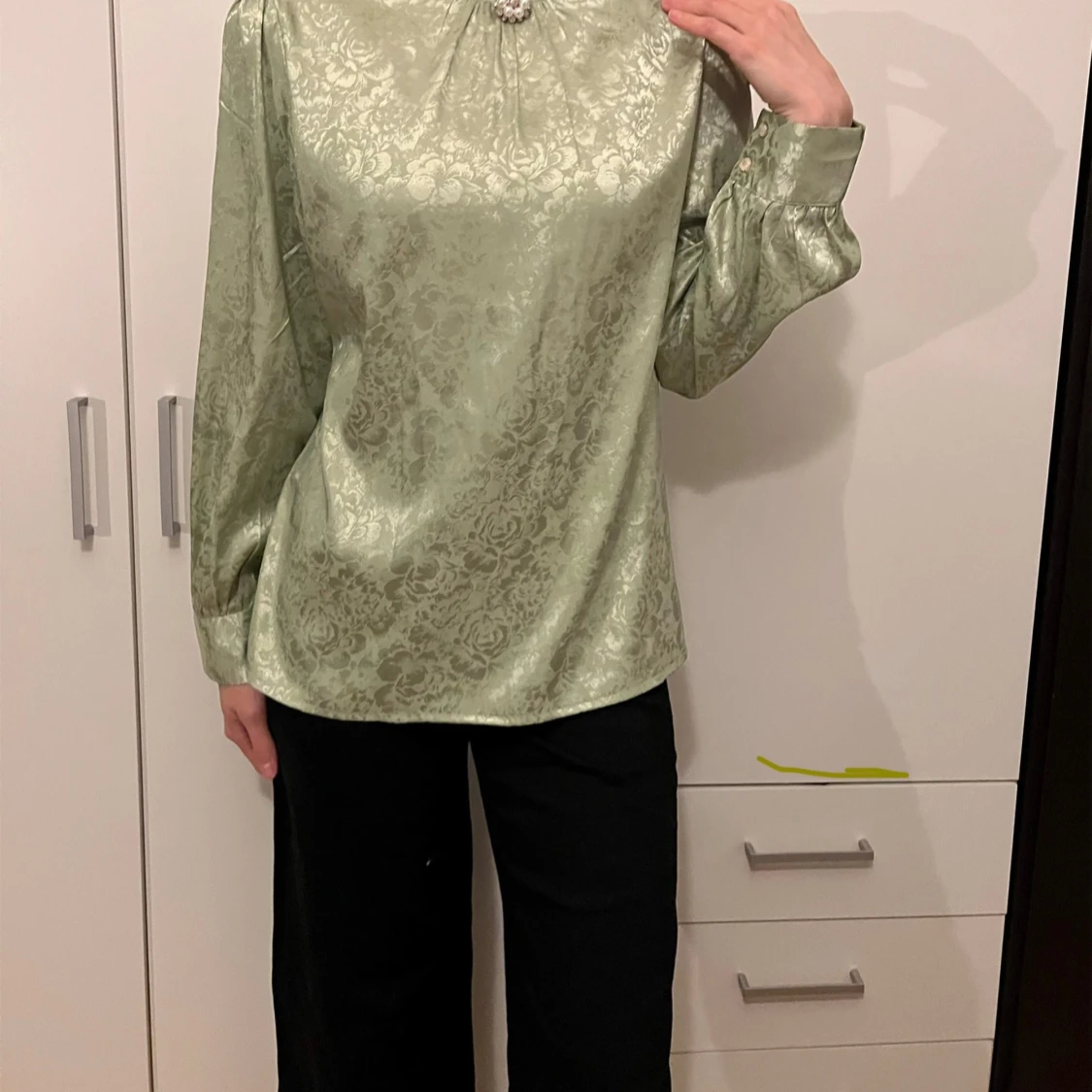 Grön blus med mönster