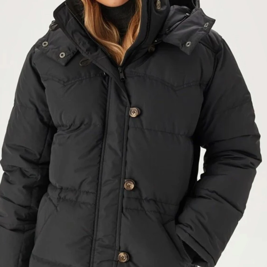 Svart dunjacka med huva - 91