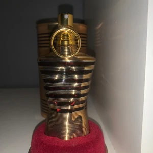 Jean Paul Gaultier Le Malé Elexir - JPG elexir köpa eller bytts mot något, lite mer en hälften kvar i parfymen!