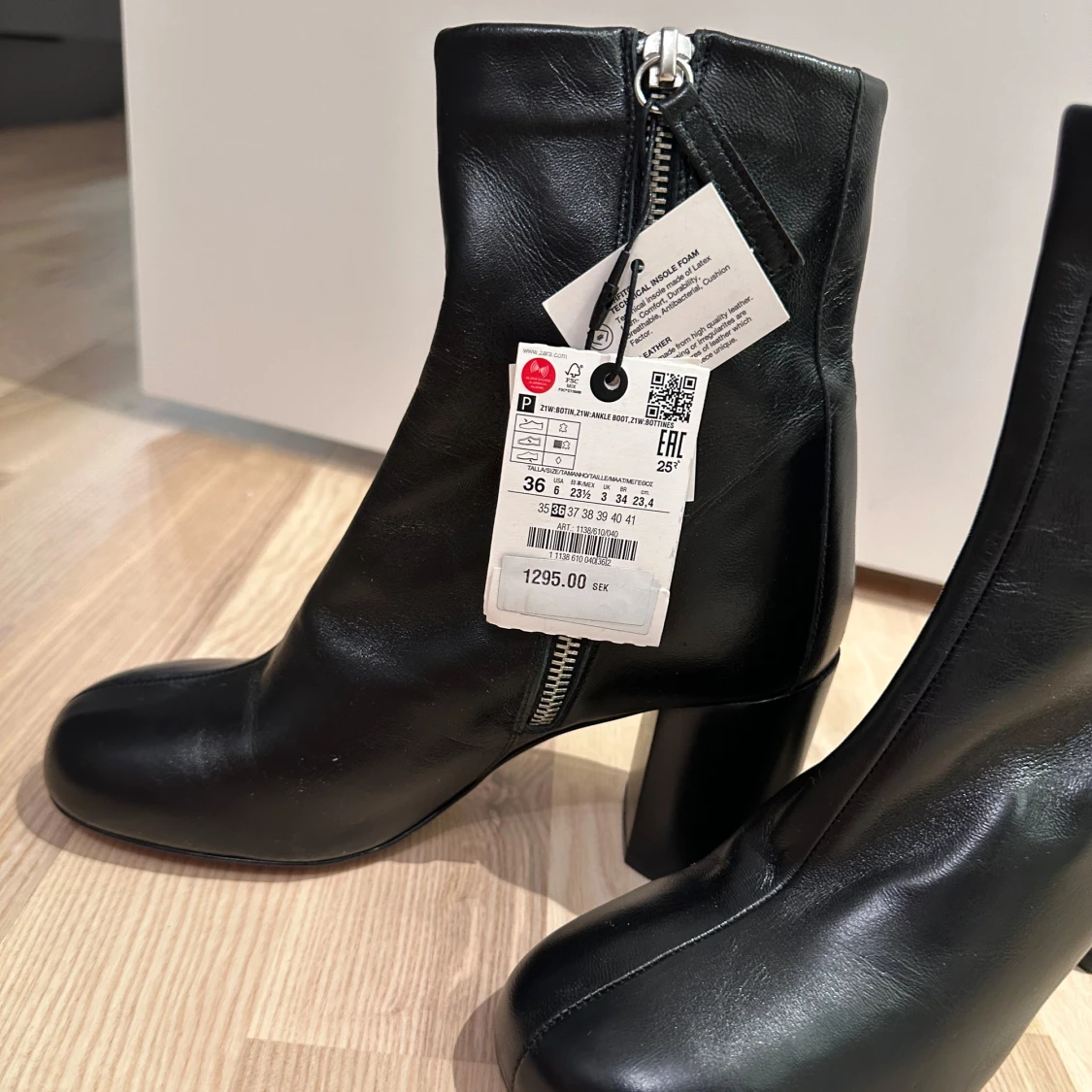 Zara Svarta boots med klack och dragkedja - 93