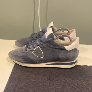 Philippe model trainers - Philippemodel trainers i mycket bra skick 9/10  endast skorna ingår  storlek 43