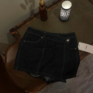 Denim kjol - Jättefin denimkjol/ shorts ifrån zara ( helt nya med lappen kvar)