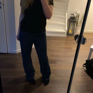 Blå bootcut jeans - Snygga blå bootcut jeans från Gina tricot❤️