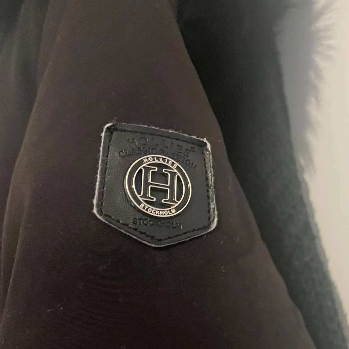 Svart parkajacka från Hollies - 90