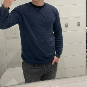 Tröja från SNT - Jätte snygg och skön tröja från Shaping new tomorrow köpt för 999kr. Tröjan är i mycket bra skick