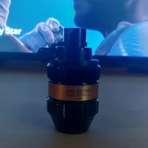 Spicebomb Extreme - Säljer en flaska Spicebomb Extreme. Perfekt för den som vill ha en kryddig och intensiv doftupplevelse. Ca 47 ml kvar av 50 ml. Skriv om frågor!