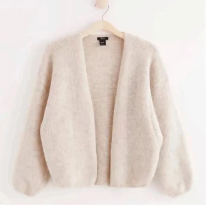 Beige kofta Lindex - Säljer denna as snygga populära koftan från Lindex❤️bra skick