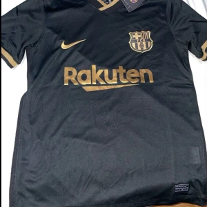 Fc Barcelona Jersey - Sälja Barca tröja vill inte har längre det feet lite, det därför. Om d vill snackar om priset kom privat😁🤟 